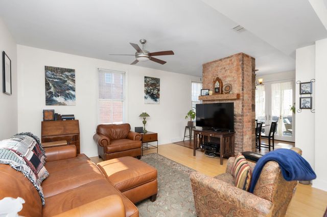 309 W BEVERLEY ST, Staunton, VA 24401