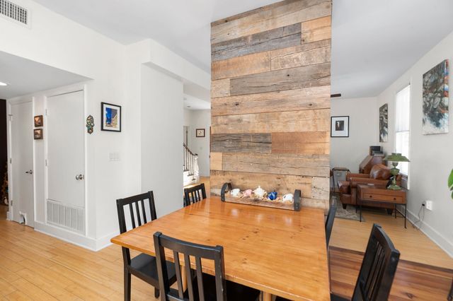 309 W BEVERLEY ST, Staunton, VA 24401