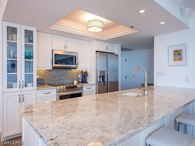 6585 Nicholas BLVD 1102, Naples, FL 34108