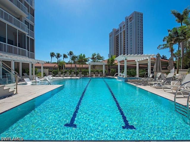 6585 Nicholas BLVD 1102, Naples, FL 34108