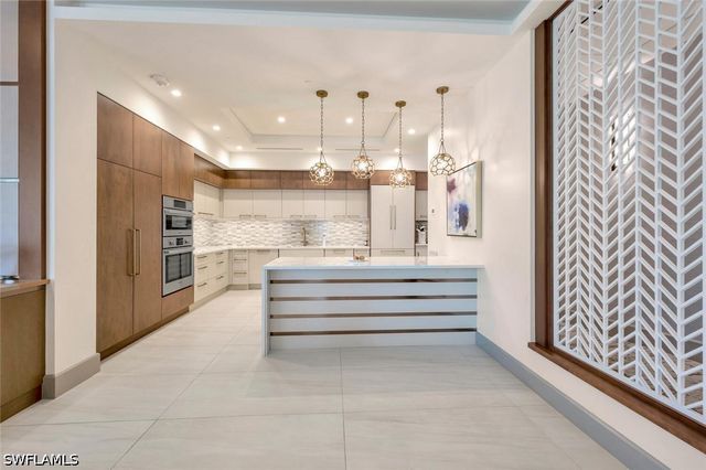 6585 Nicholas BLVD 1102, Naples, FL 34108