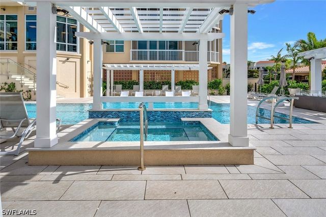 6585 Nicholas BLVD 1102, Naples, FL 34108