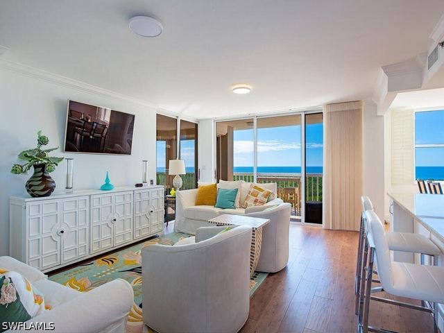 6585 Nicholas BLVD 1102, Naples, FL 34108