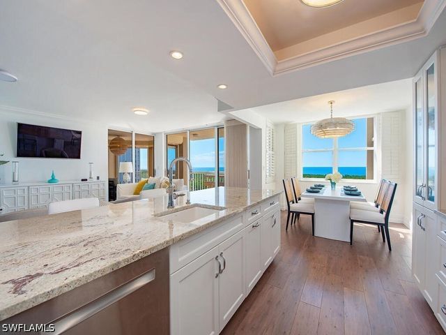 6585 Nicholas BLVD 1102, Naples, FL 34108