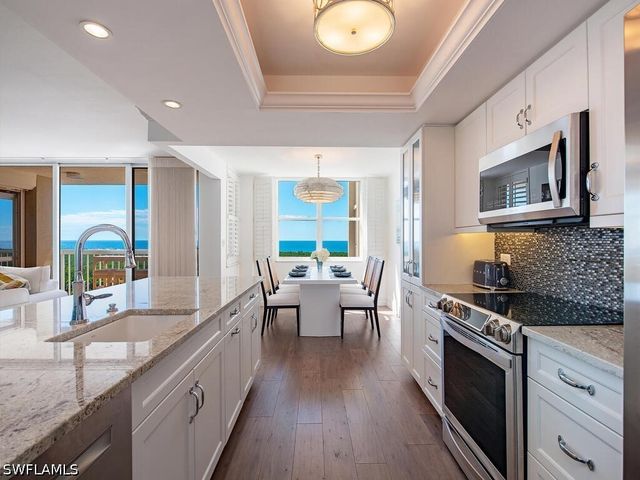 6585 Nicholas BLVD 1102, Naples, FL 34108
