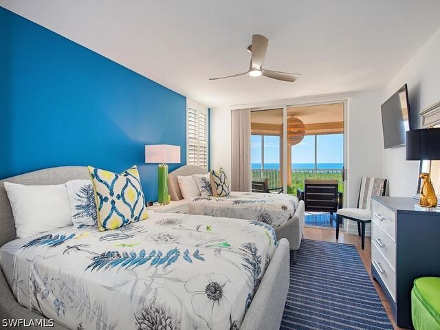 6585 Nicholas BLVD 1102, Naples, FL 34108