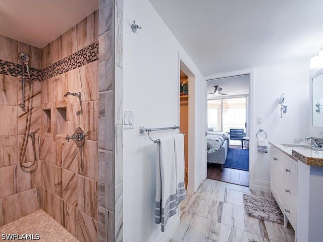 6585 Nicholas BLVD 1102, Naples, FL 34108