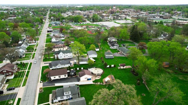 509 W North Street, Crown Point, IN 46307