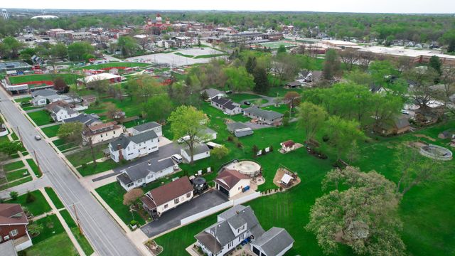 509 W North Street, Crown Point, IN 46307