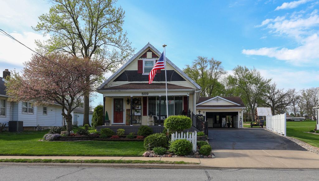 509 W North Street, Crown Point, IN 46307