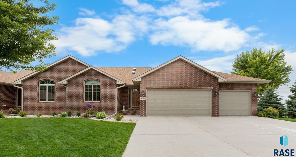 3738 E Fox Run Pl Place, Sioux Falls, SD 57103