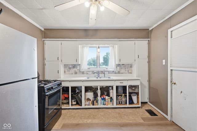 107 West Street, Dunreith, IN 47337