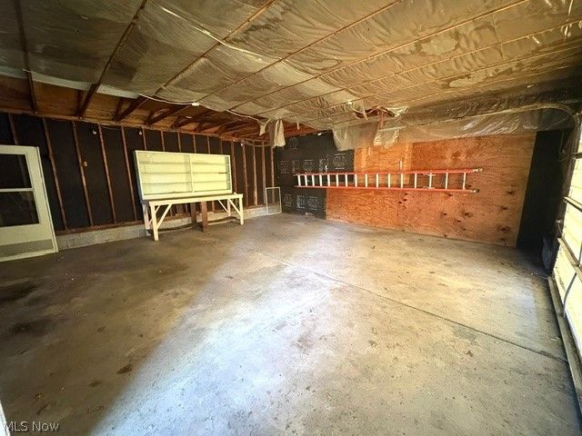 1919 Parkman Road NW, Warren, OH 44485