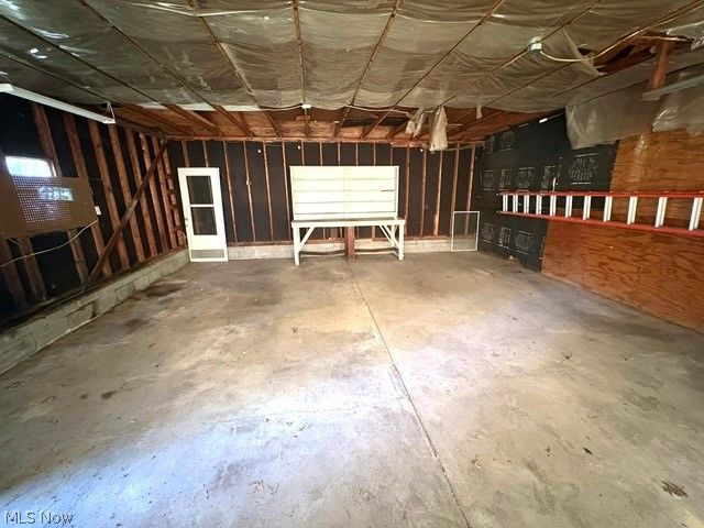 1919 Parkman Road NW, Warren, OH 44485
