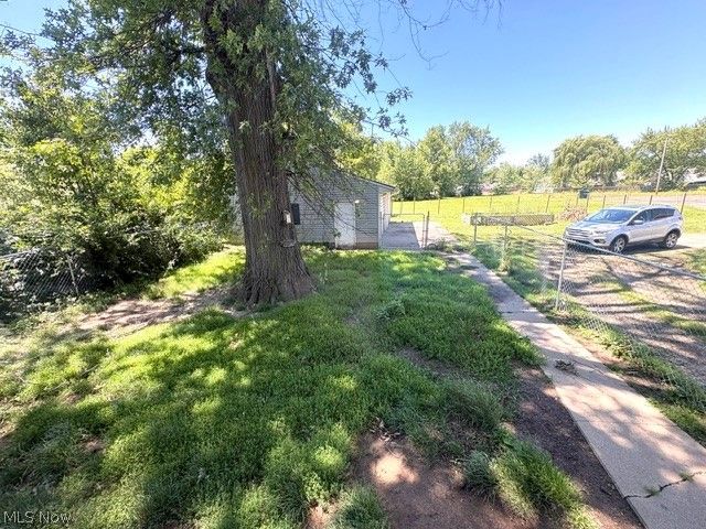 1919 Parkman Road NW, Warren, OH 44485