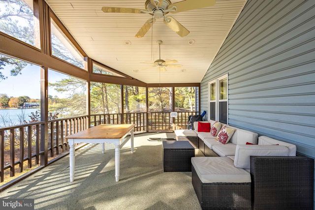 994 N GLEBE RD, Montross, VA 22520