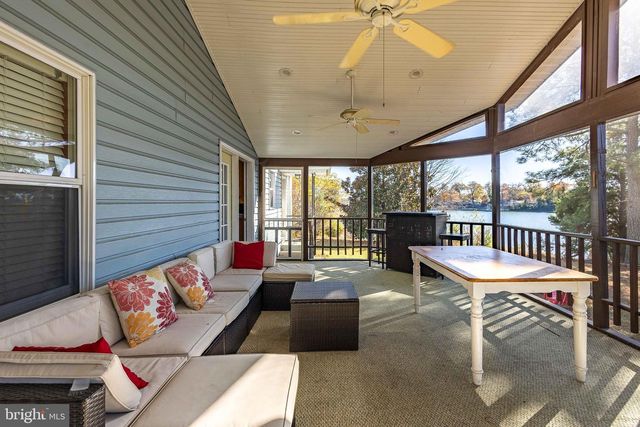 994 N GLEBE RD, Montross, VA 22520