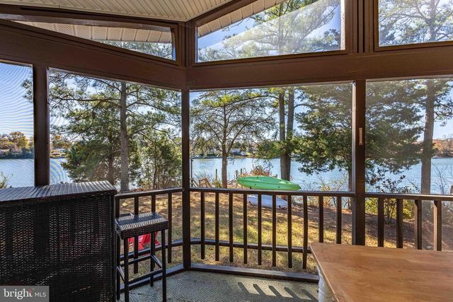 994 N GLEBE RD, Montross, VA 22520