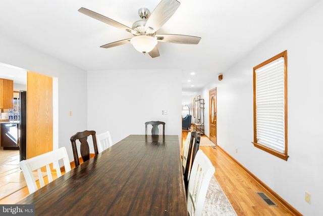 994 N GLEBE RD, Montross, VA 22520