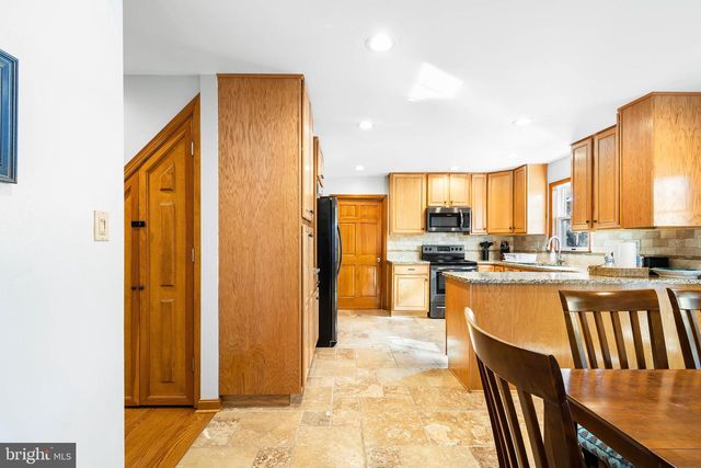 994 N GLEBE RD, Montross, VA 22520