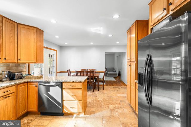 994 N GLEBE RD, Montross, VA 22520