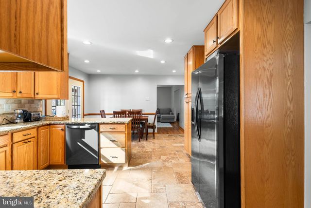 994 N GLEBE RD, Montross, VA 22520