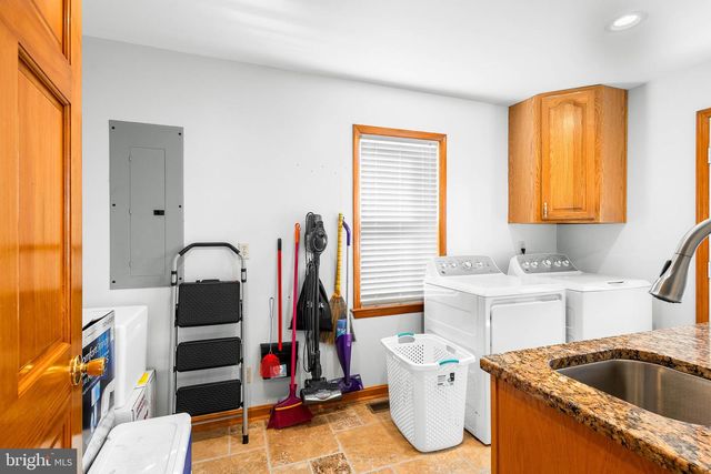 994 N GLEBE RD, Montross, VA 22520