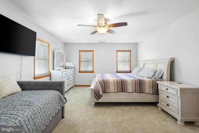 994 N GLEBE RD, Montross, VA 22520