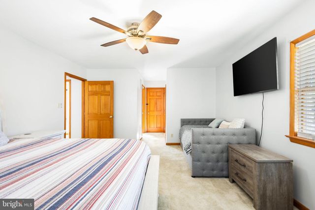 994 N GLEBE RD, Montross, VA 22520