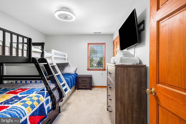 994 N GLEBE RD, Montross, VA 22520