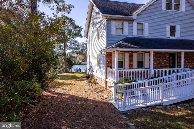 994 N GLEBE RD, Montross, VA 22520