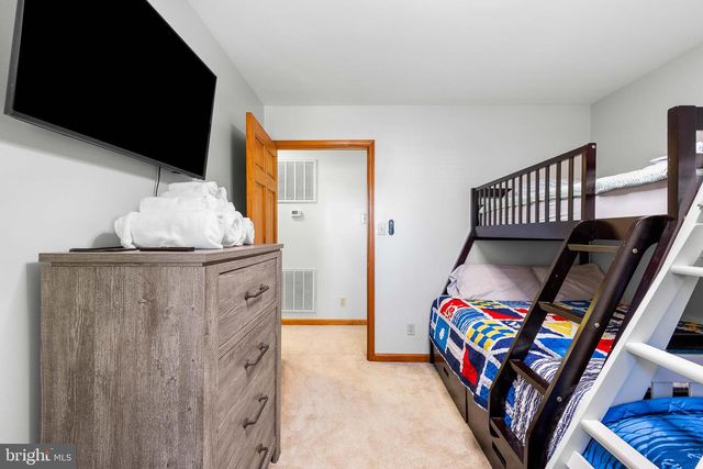 994 N GLEBE RD, Montross, VA 22520