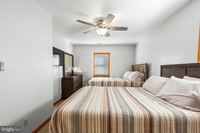 994 N GLEBE RD, Montross, VA 22520