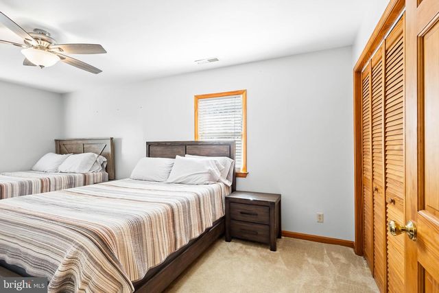 994 N GLEBE RD, Montross, VA 22520