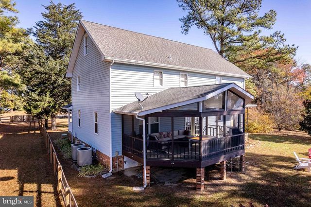 994 N GLEBE RD, Montross, VA 22520