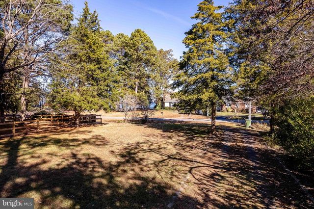 994 N GLEBE RD, Montross, VA 22520