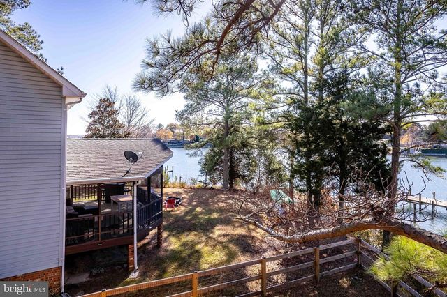 994 N GLEBE RD, Montross, VA 22520