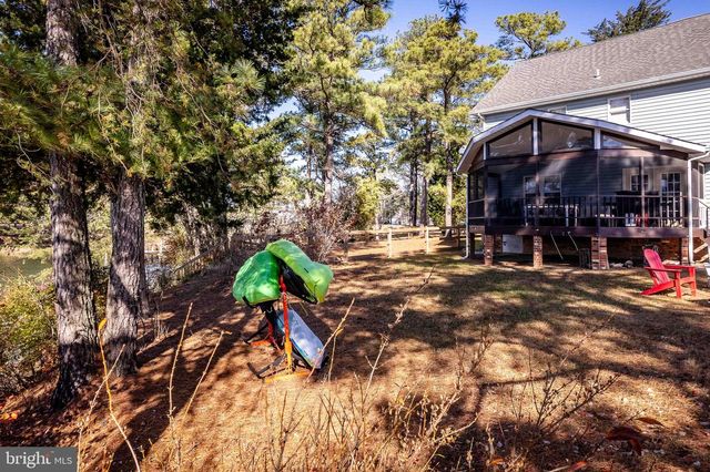 994 N GLEBE RD, Montross, VA 22520