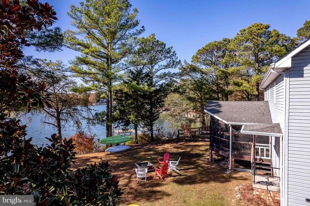 994 N GLEBE RD, Montross, VA 22520