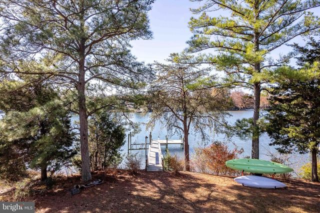 994 N GLEBE RD, Montross, VA 22520