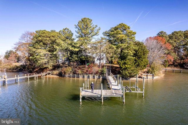 994 N GLEBE RD, Montross, VA 22520