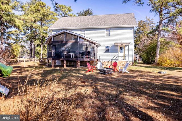 994 N GLEBE RD, Montross, VA 22520