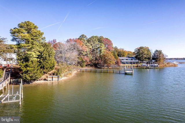 994 N GLEBE RD, Montross, VA 22520