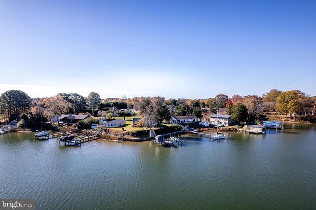 994 N GLEBE RD, Montross, VA 22520