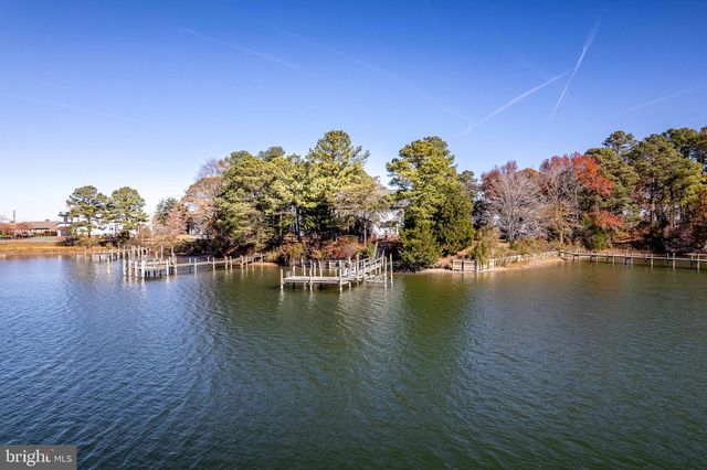 994 N GLEBE RD, Montross, VA 22520