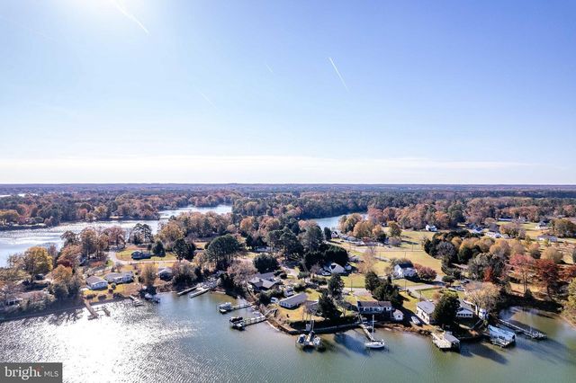 994 N GLEBE RD, Montross, VA 22520