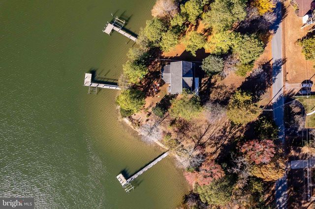 994 N GLEBE RD, Montross, VA 22520