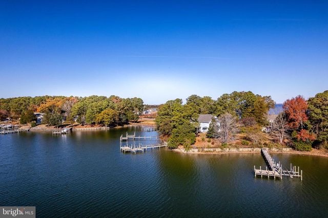 994 N GLEBE RD, Montross, VA 22520