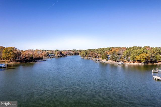 994 N GLEBE RD, Montross, VA 22520