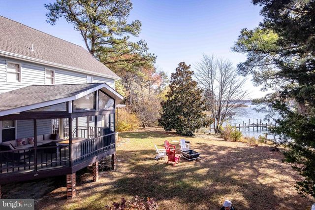 994 N GLEBE RD, Montross, VA 22520